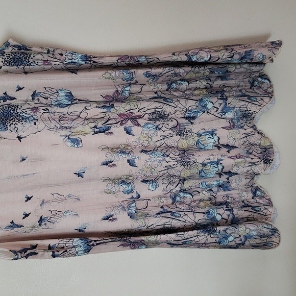 Beautiful beige with blue and purple floral design, scalloped hem, longline tank - Picture 3 of 8
